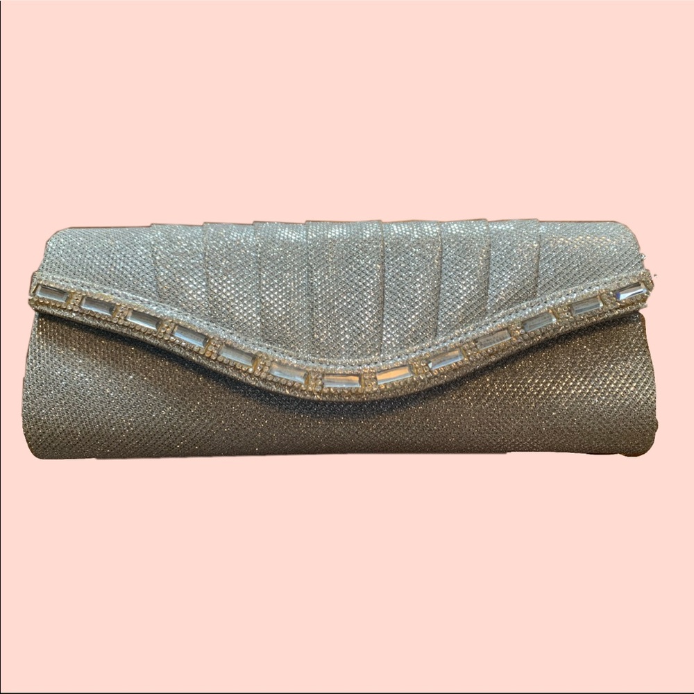 SILVER HAND CLUTCH